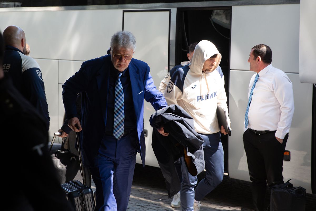 Tot ce s-a întâmplat la sosirea naționalei la Istanbul: detaliul remarcat la Mircea Lucescu și scenele petrecute la hotel » N-au lipsit Burleanu și Gino