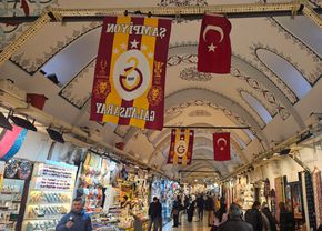 „Trebuie să refac zilnic stocul!” » În Marele Bazar din Istanbul, reporterii GSP au găsit legătura cu România: costă 15 euro și „rupe piața”