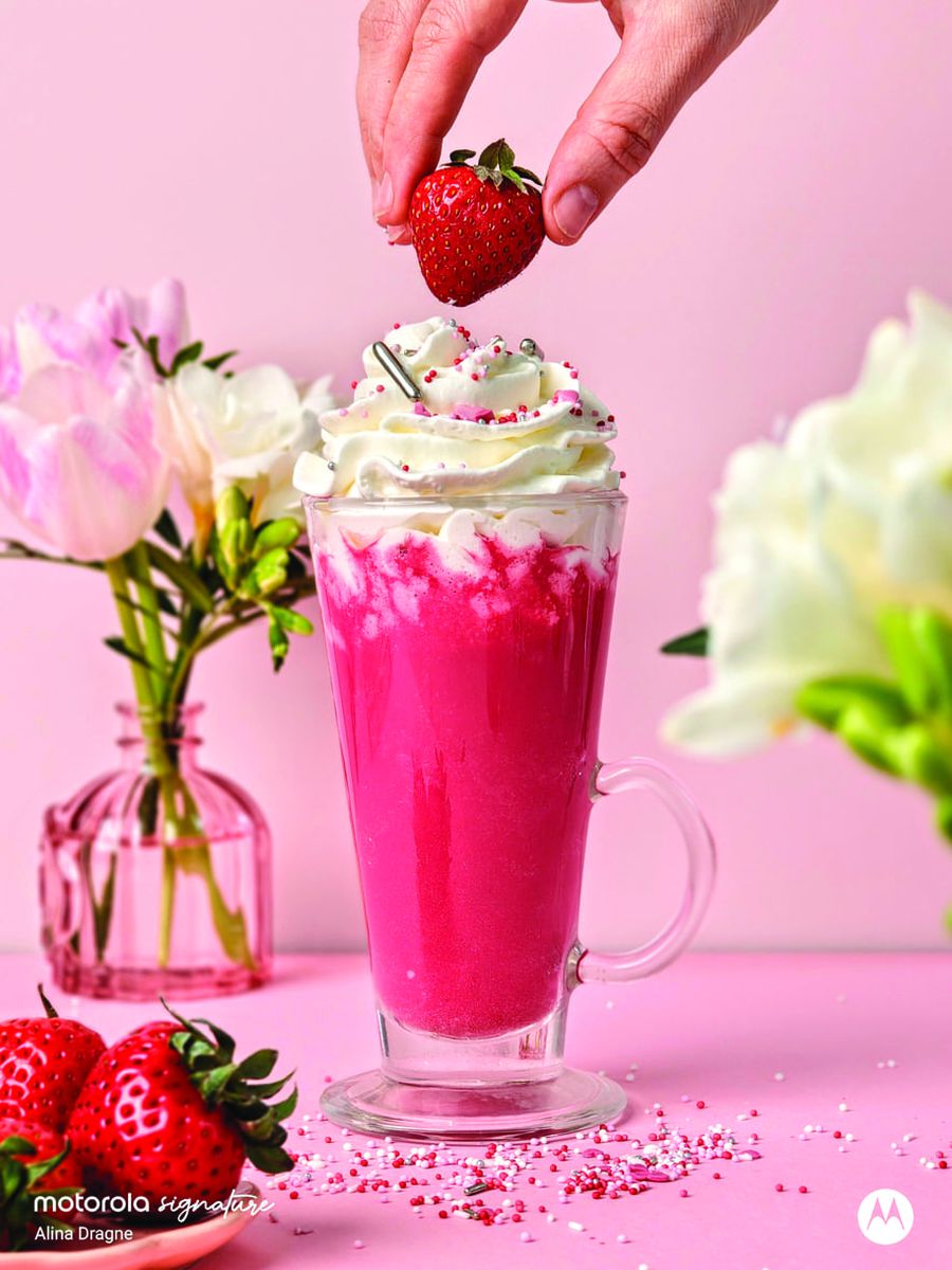 Un preparat finalizat, surprins exact în clipa în care ultimele elemente sunt așezate cu grijă Motorola lansează #GoldenPhotography: performanță certificată, povești reale surprinse cu noul Motorola Signature