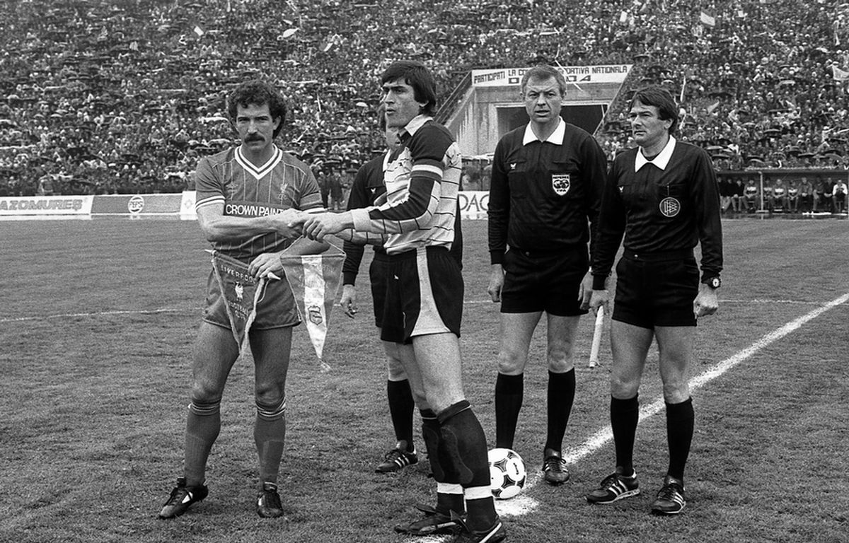 EXCLUSIV Dinamo nu umbla numai la arbitri! Cornel Dinu descrie tehnica prin care „câinii” furau tactica adversarilor: „Da, Securitatea ne ajuta”