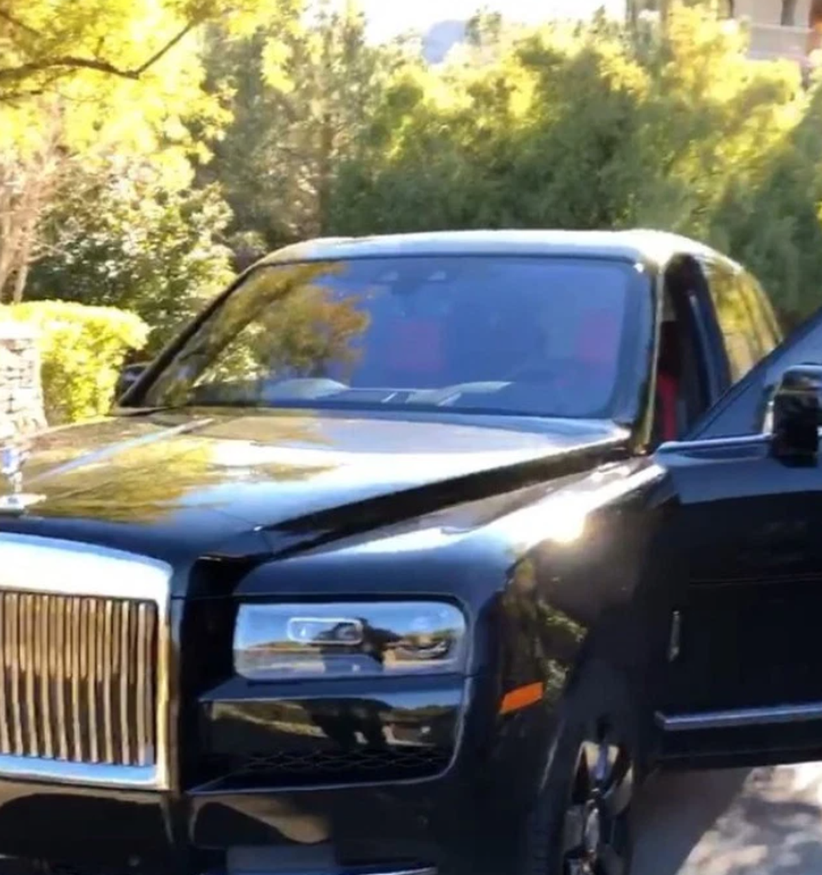 „Alba-neagra” lui Floyd Mayweather: mașinile de lux de 25 de milioane din Las Vegas și Los Angeles