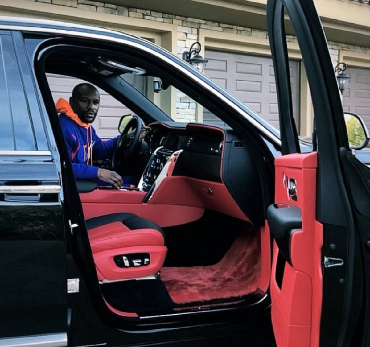 „Alba-neagra” lui Floyd Mayweather: mașinile de lux de 25 de milioane din Las Vegas și Los Angeles
