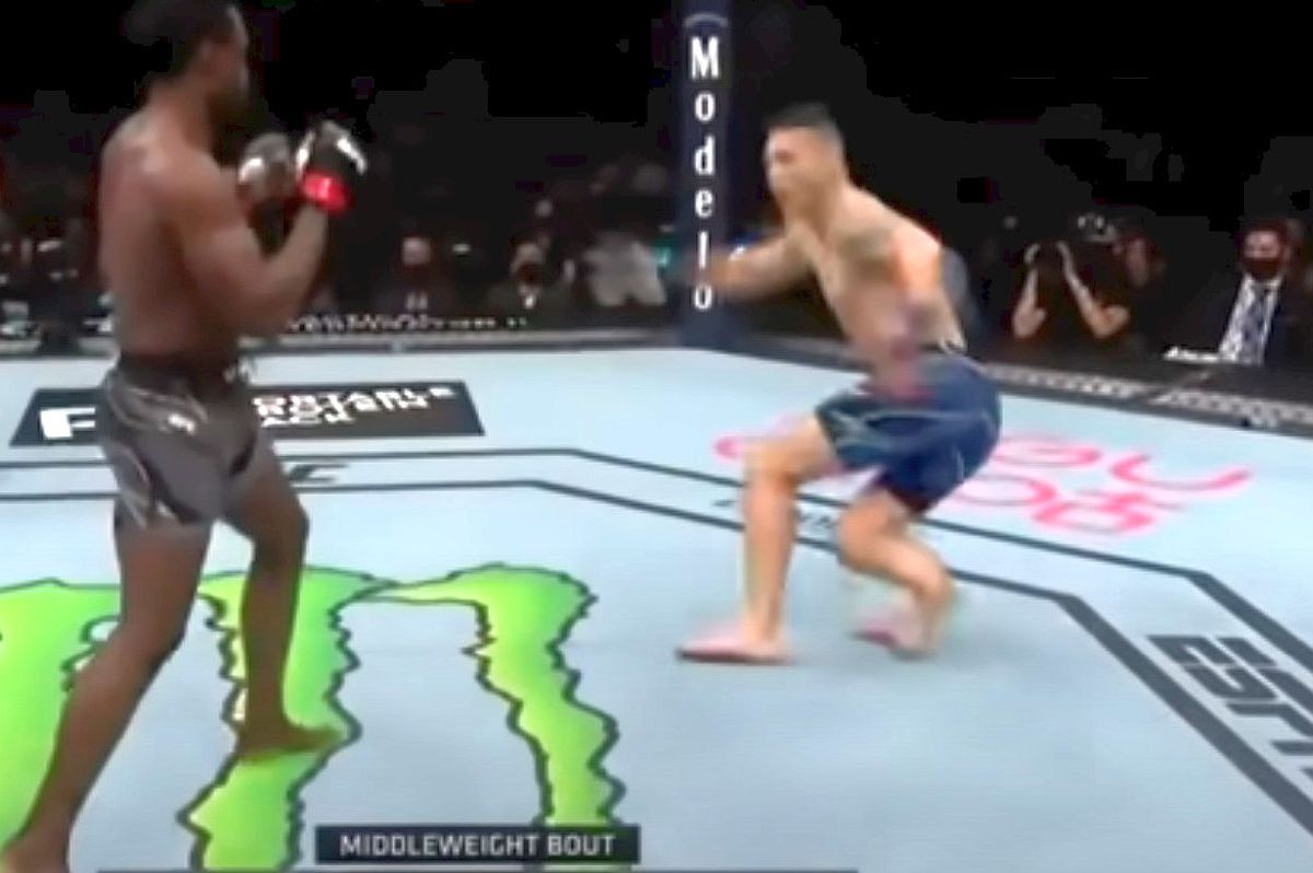 Chris Weidman, accidentare horror în gala UFC 261 » Atenție, imagini cu puternic impact emoțional!