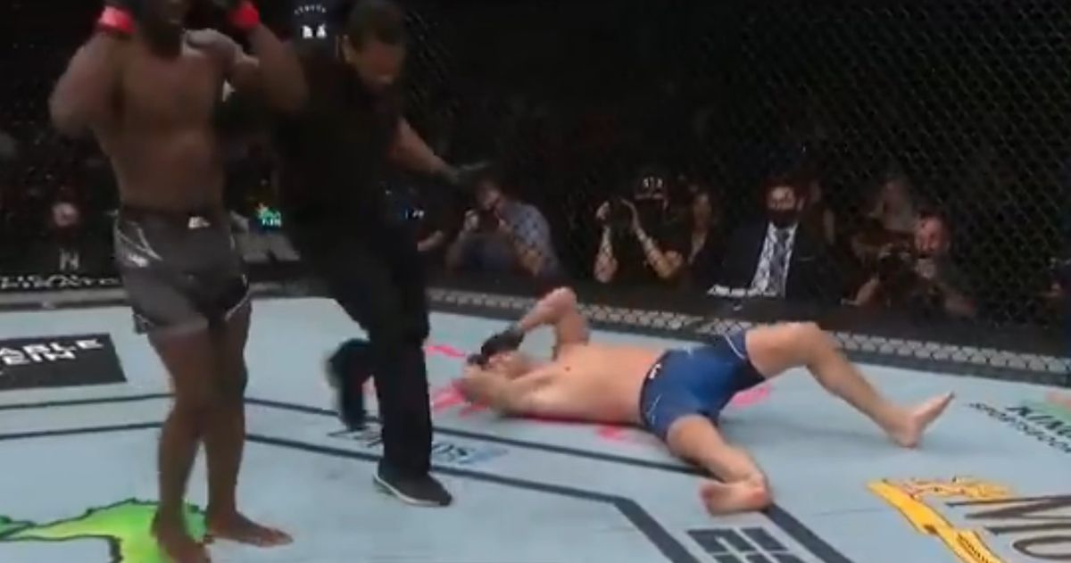 Chris Weidman, accidentare horror în gala UFC 261 » Atenție, imagini cu puternic impact emoțional!