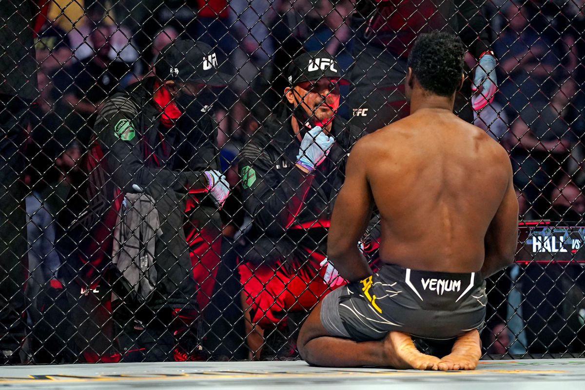 Chris Weidman, accidentare horror în gala UFC 261 » Atenție, imagini cu puternic impact emoțional!