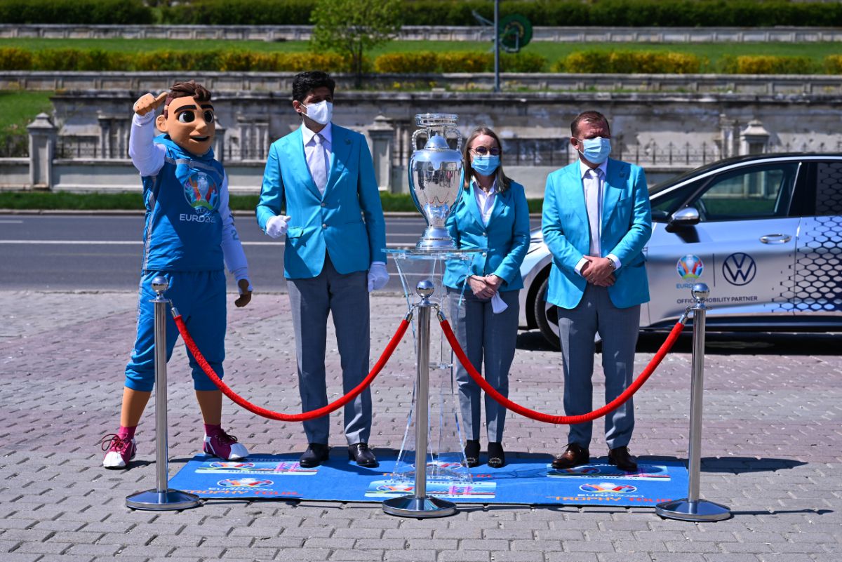 Trofeul EURO, plimbat azi prin București! Cupa a fost dărâmată la Arena Națională