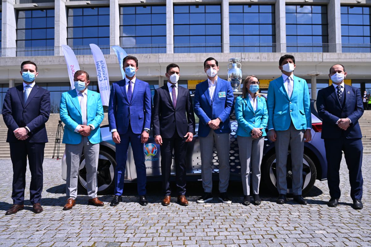 Trofeul EURO, plimbat azi prin București! Cupa a fost dărâmată la Arena Națională