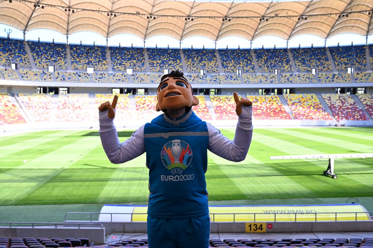 Trofeul EURO, plimbat azi prin București! Cupa a fost dărâmată la Arena Națională