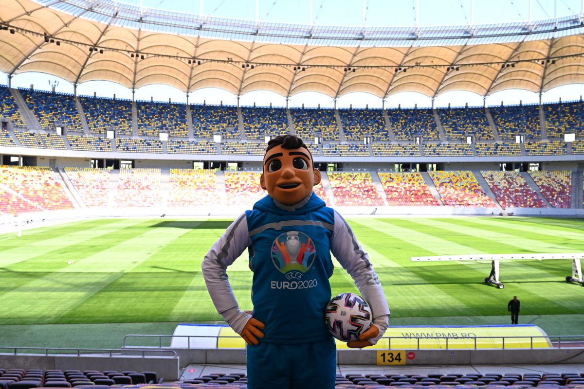 Trofeul EURO, plimbat azi prin București! Cupa a fost dărâmată la Arena Națională