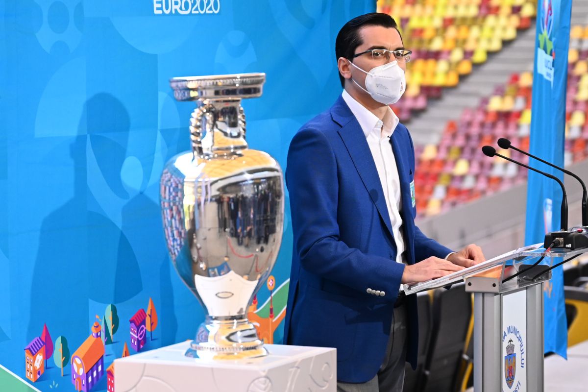 Trofeul EURO, plimbat azi prin București! Cupa a fost dărâmată la Arena Națională