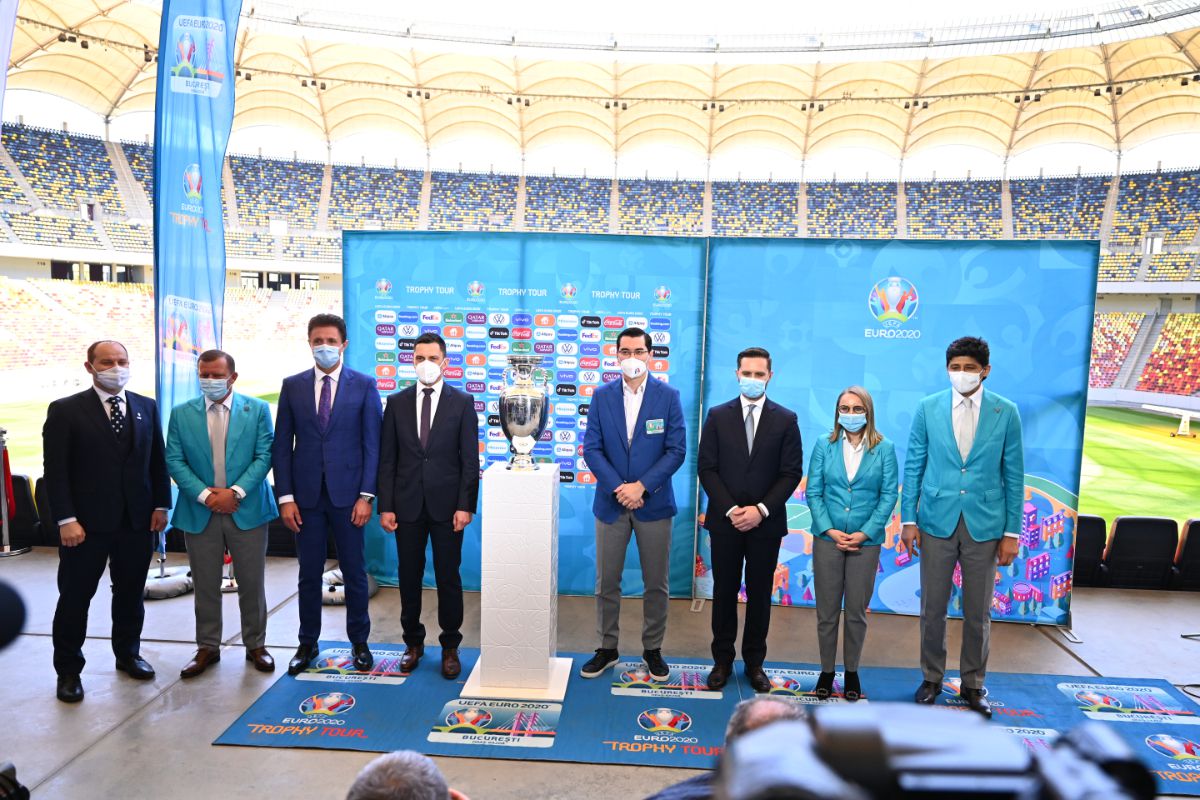 Trofeul EURO, plimbat azi prin București! Cupa a fost dărâmată la Arena Națională