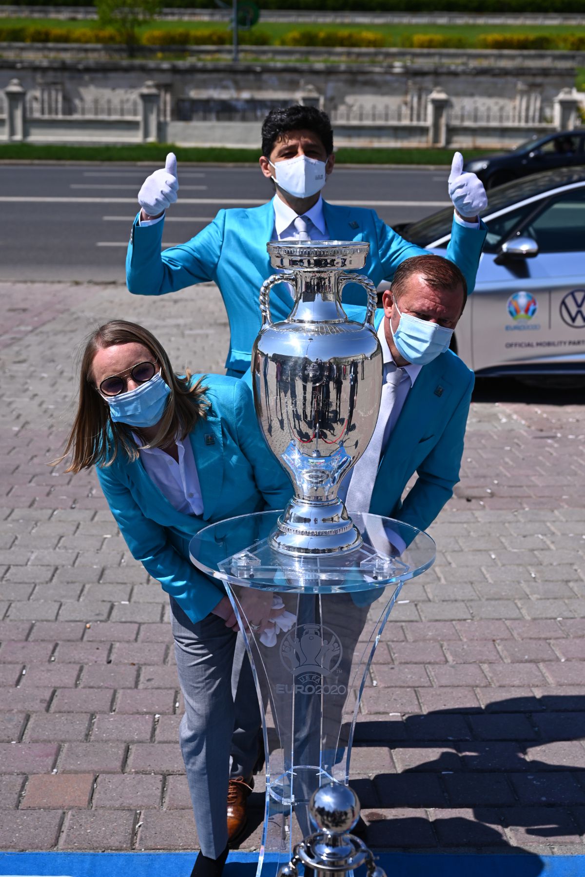 Trofeul EURO, plimbat azi prin București! Cupa a fost dărâmată la Arena Națională