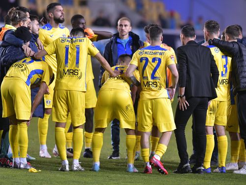 Fotbaliștii Petrolului au primit un salariu înaintea derby-ului cu U Cluj, de marți, din runda cu numărul 6 a play-off-ului ligii secunde.