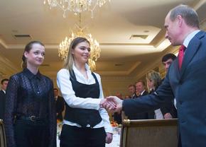 Presupusa amantă a lui Putin, prima apariție de la declanșarea războiului! Unde și cu cine a fost fotografiată
