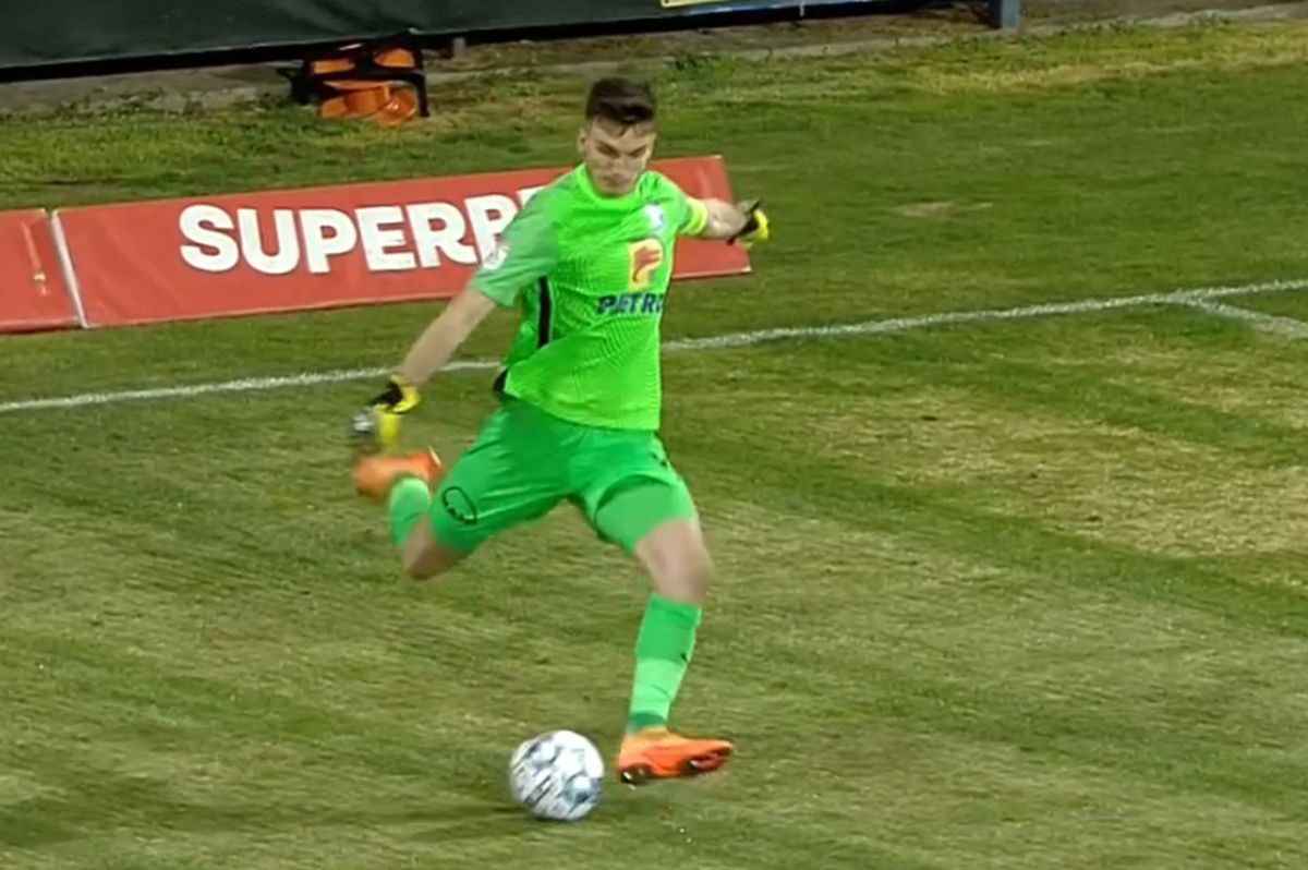 Greșeală uriașă a lui Aioani în Farul - FCSB » „Assist” pentru Florin Tănase