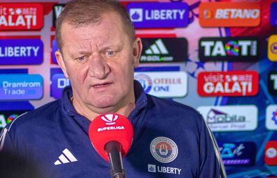 Dorinel Munteanu, nemilos cu jucătorii după înfrângerea de la Arad: „Nu au fost concentrați, greșeli de curtea școlii”