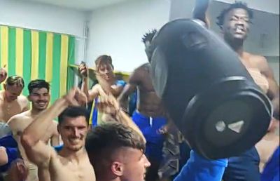 În Liga 2, ca în Serie A » Promovarea în Superliga nu putea fi celebrată în vestiar decât pe refrenul momentului în fotbal