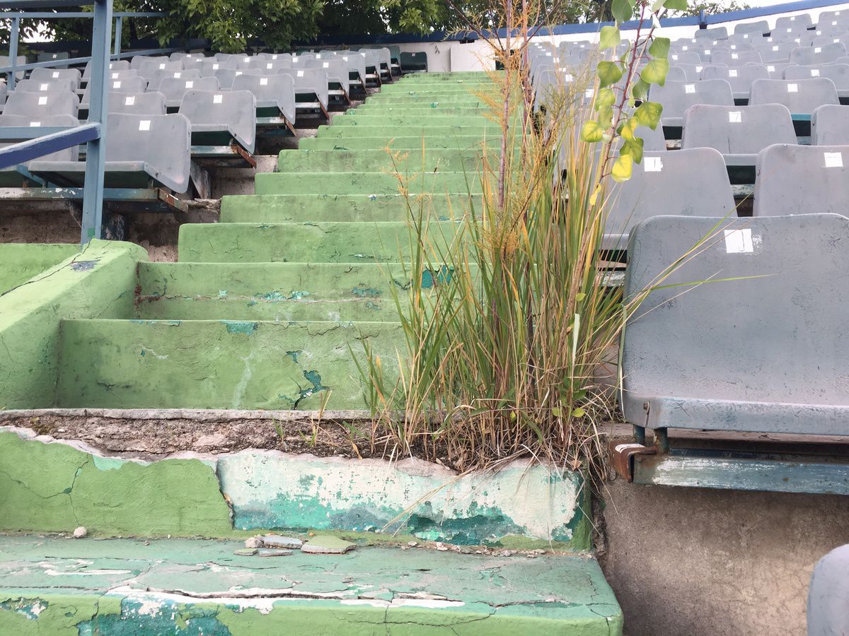 Imagini scandaloase! Zona Crepusculară la Arenele BNR, în centrul Bucureștiului » Jandarmii blochează accesul pentru un motiv incredibil: „Sunt «consensele» noastre”