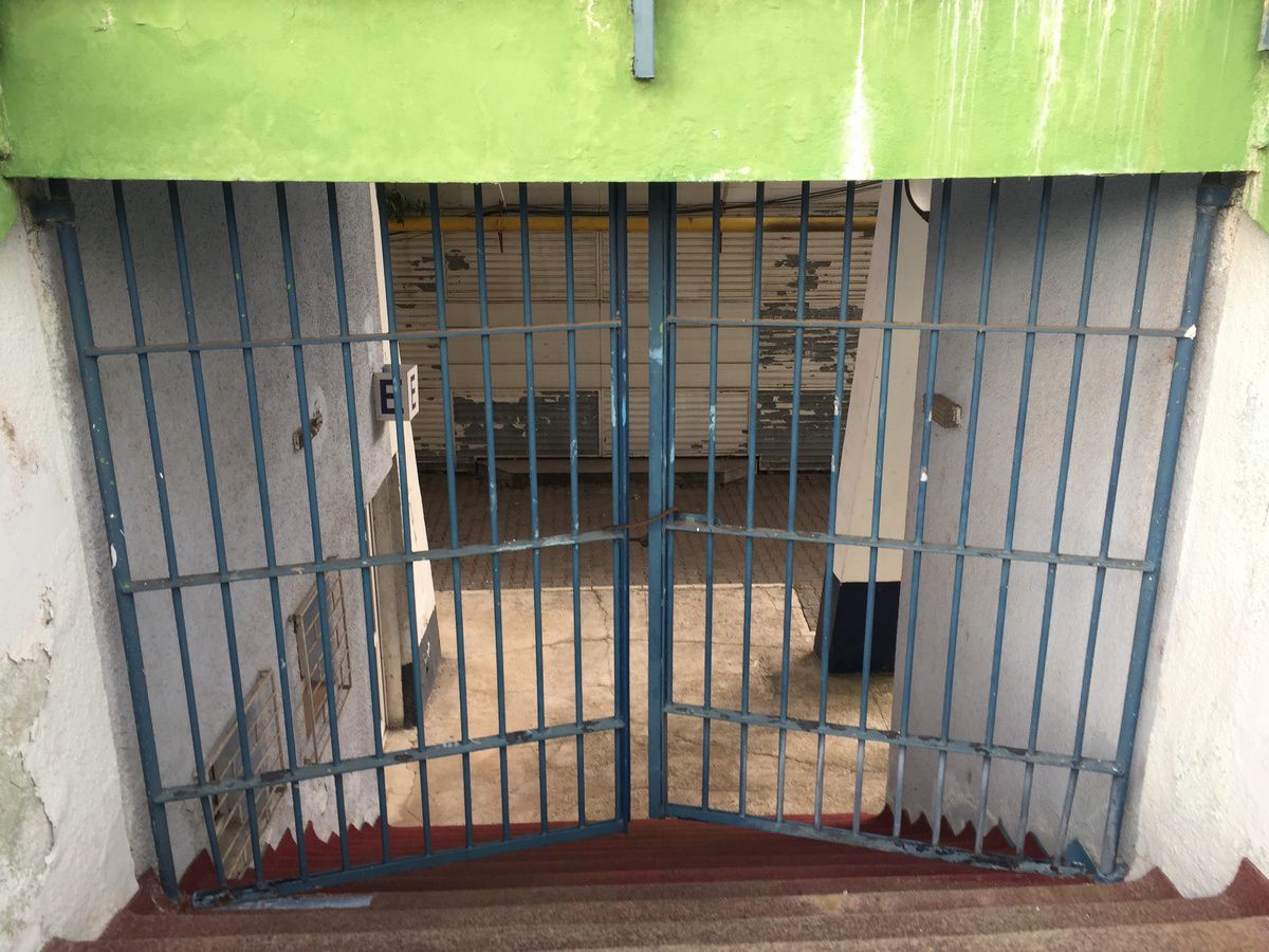 Imagini scandaloase! Zona Crepusculară la Arenele BNR, în centrul Bucureștiului » Jandarmii blochează accesul pentru un motiv incredibil: „Sunt «consensele» noastre”