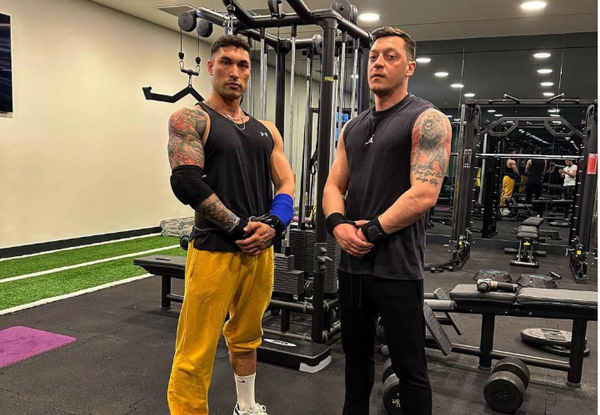 Ozil s-a umplut de mușchi și e criticat de un fost coechipier: „Un mic Cristiano, arată dizgrațios!”