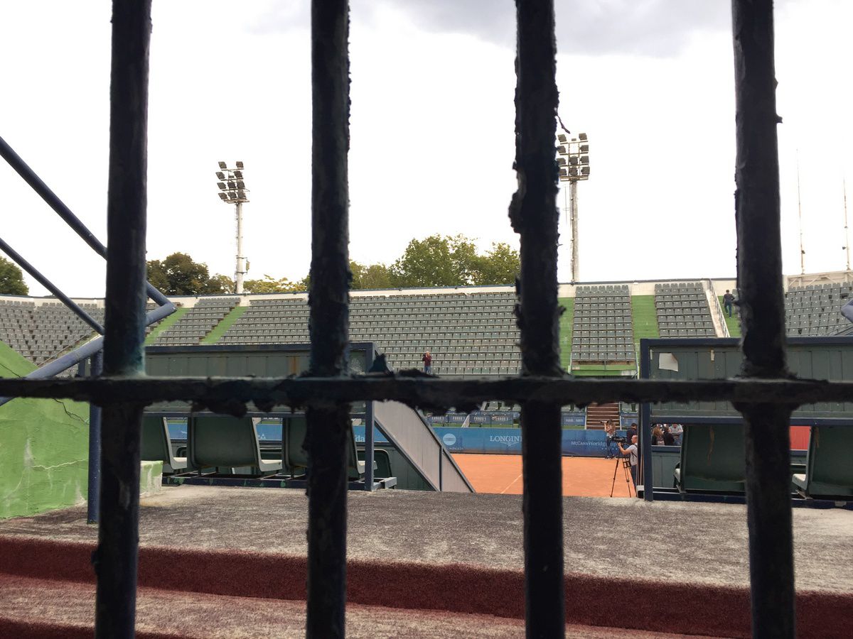 Imagini scandaloase! Zona Crepusculară la Arenele BNR, în centrul Bucureștiului » Jandarmii blochează accesul pentru un motiv incredibil: „Sunt «consensele» noastre”