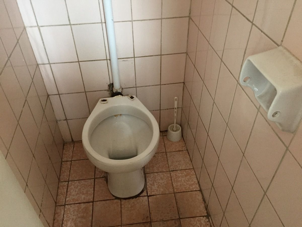 Imagini scandaloase! Zona Crepusculară la Arenele BNR, în centrul Bucureștiului » Jandarmii blochează accesul pentru un motiv incredibil: „Sunt «consensele» noastre”