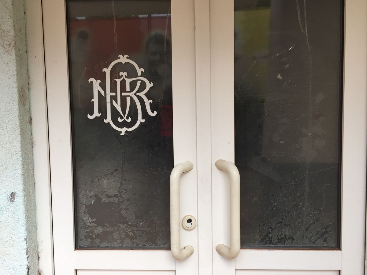 Imagini scandaloase! Zona Crepusculară la Arenele BNR, în centrul Bucureștiului » Jandarmii blochează accesul pentru un motiv incredibil: „Sunt «consensele» noastre”