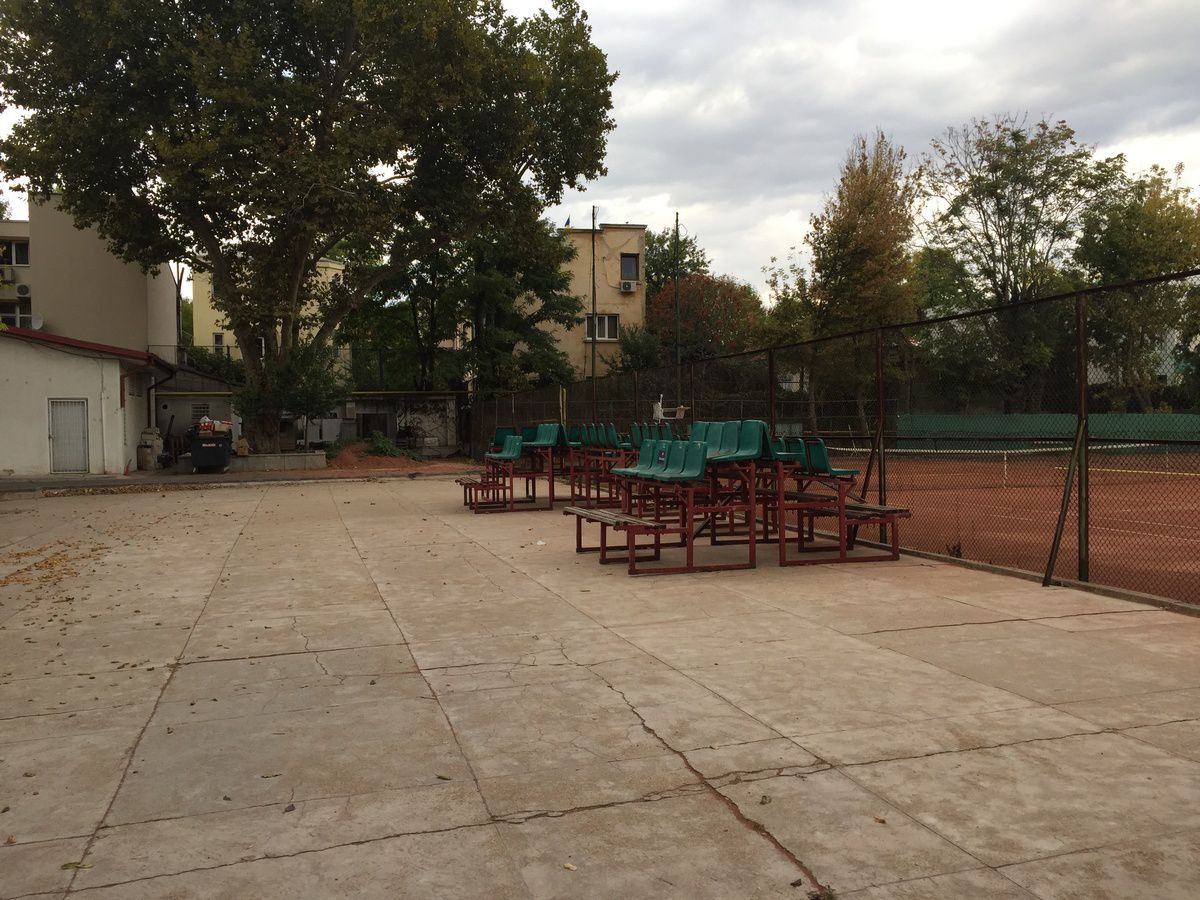 Imagini scandaloase! Zona Crepusculară la Arenele BNR, în centrul Bucureștiului » Jandarmii blochează accesul pentru un motiv incredibil: „Sunt «consensele» noastre”