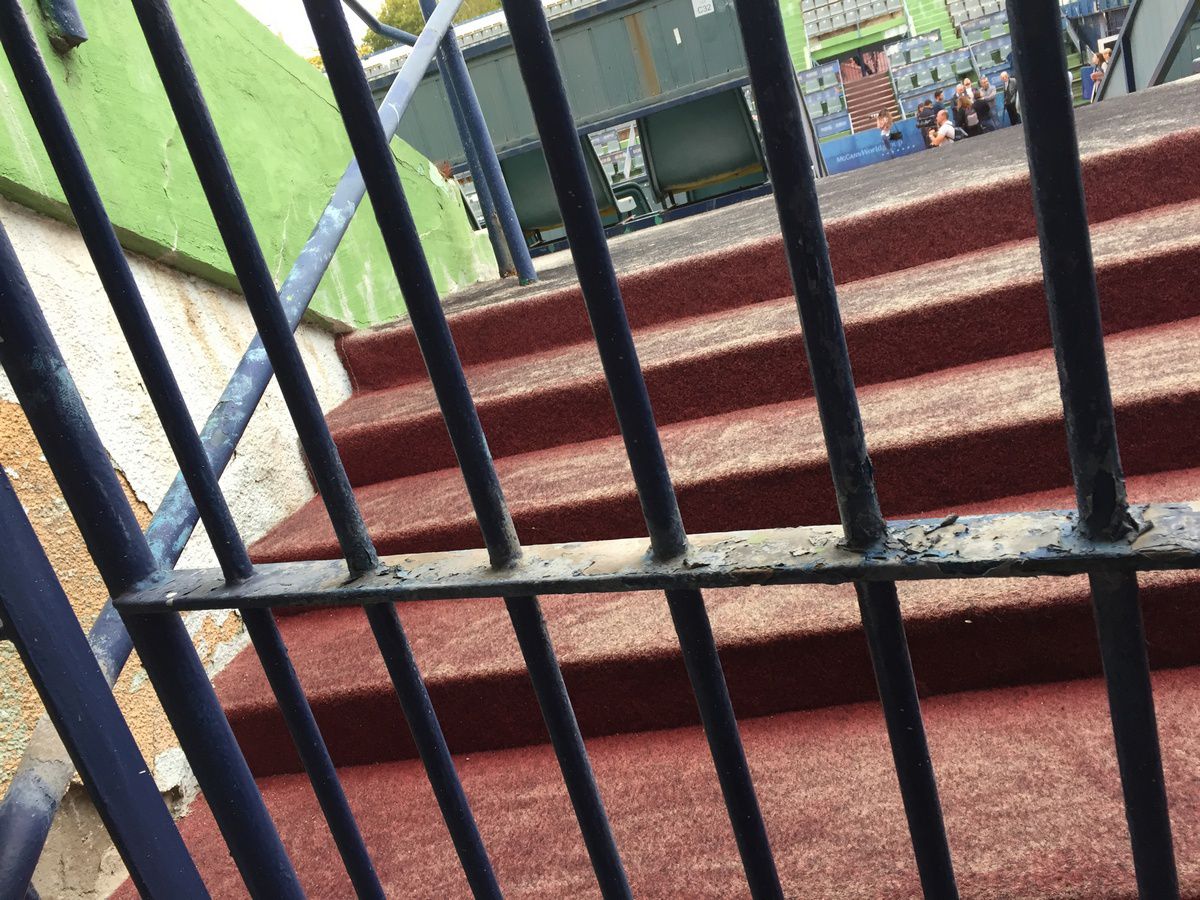 Imagini scandaloase! Zona Crepusculară la Arenele BNR, în centrul Bucureștiului » Jandarmii blochează accesul pentru un motiv incredibil: „Sunt «consensele» noastre”