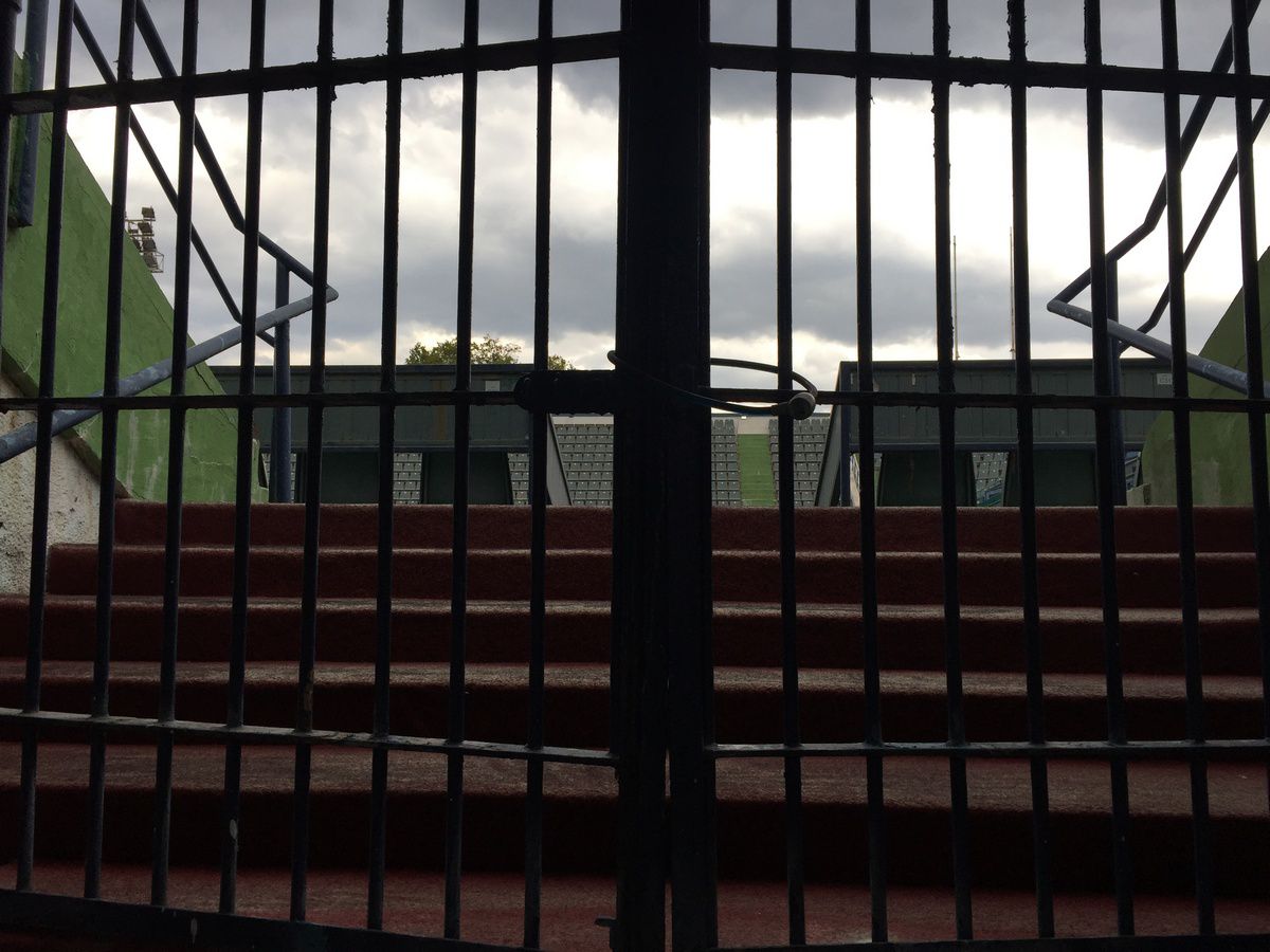 Imagini scandaloase! Zona Crepusculară la Arenele BNR, în centrul Bucureștiului » Jandarmii blochează accesul pentru un motiv incredibil: „Sunt «consensele» noastre”