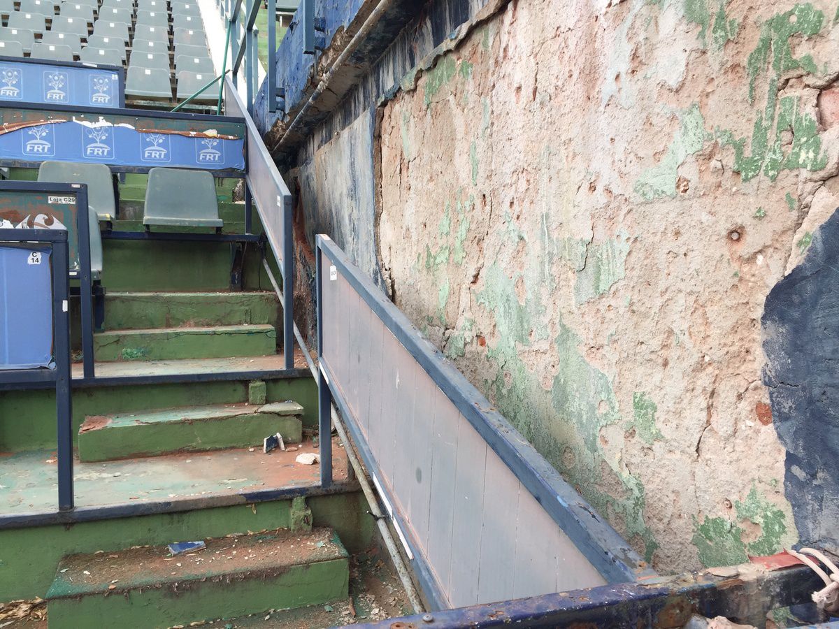 Imagini scandaloase! Zona Crepusculară la Arenele BNR, în centrul Bucureștiului » Jandarmii blochează accesul pentru un motiv incredibil: „Sunt «consensele» noastre”