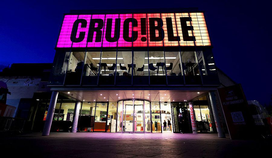 Cum arată intrarea în Teatrul Crucible, unde se dispută CM de snooker, foto: Guliver/gettyimages „La Crucible, miroase foarte urât” » Declarația unui iranian a detonat Campionatul Mondial de Snooker! Se pregătește o schimbare ISTORICĂ: „Există un preț pentru orice, ne place sau nu”