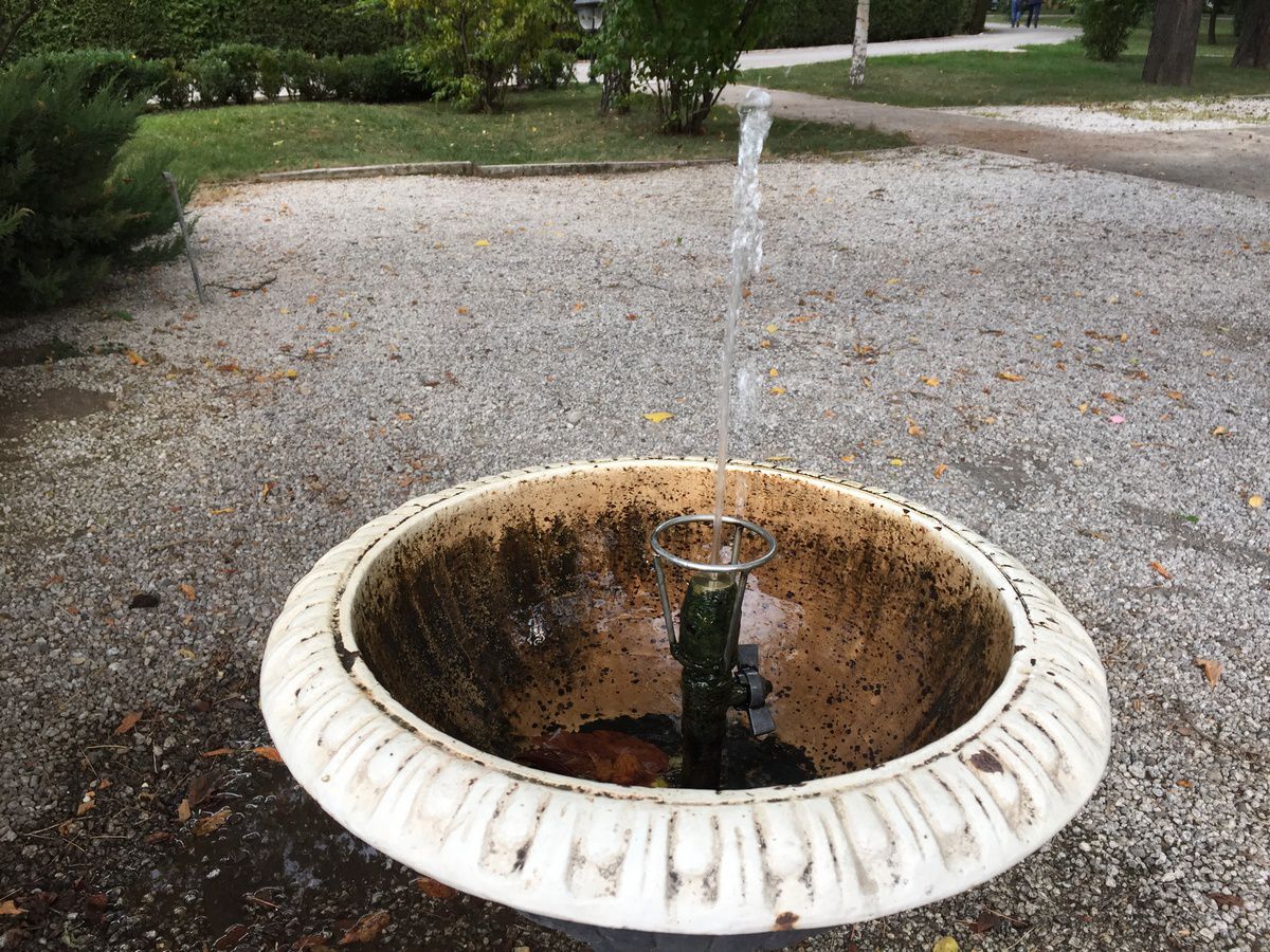 Imagini scandaloase! Zona Crepusculară la Arenele BNR, în centrul Bucureștiului » Jandarmii blochează accesul pentru un motiv incredibil: „Sunt «consensele» noastre”