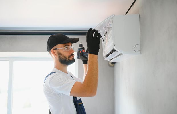 Semne că ai nevoie de mentenanță la aerul condiționat mai repede decât crezi