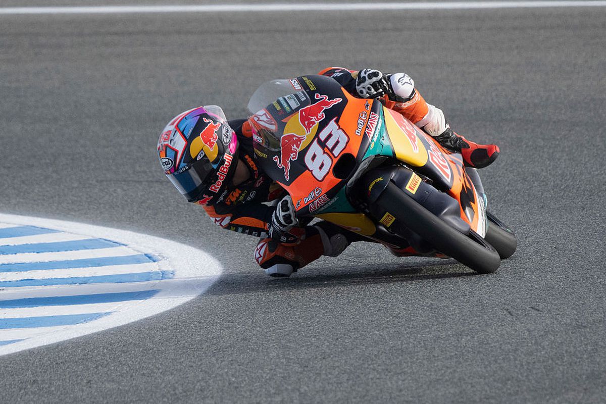 Uluitor! A căzut de două ori cu motocicleta, iar apoi a făcut un tur istoric