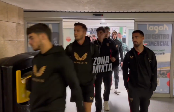 Tensiuni la Sevilla » Fanii i-au așteptat pe jucători la aeroport și au aruncat în ei cu bani falși