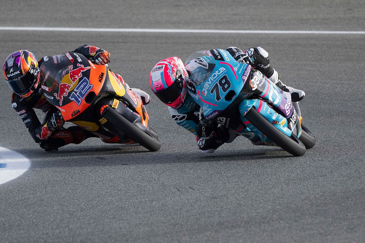 Uluitor! A căzut de două ori cu motocicleta, iar apoi a făcut un tur istoric