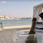 Constantin Budescu, cu șampania pe plajă în vacanță în Dubai