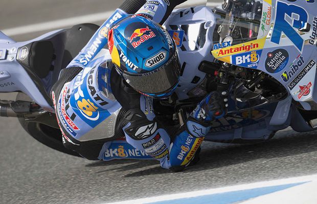 Uluitor! A căzut de două ori cu motocicleta, iar apoi a făcut un tur istoric