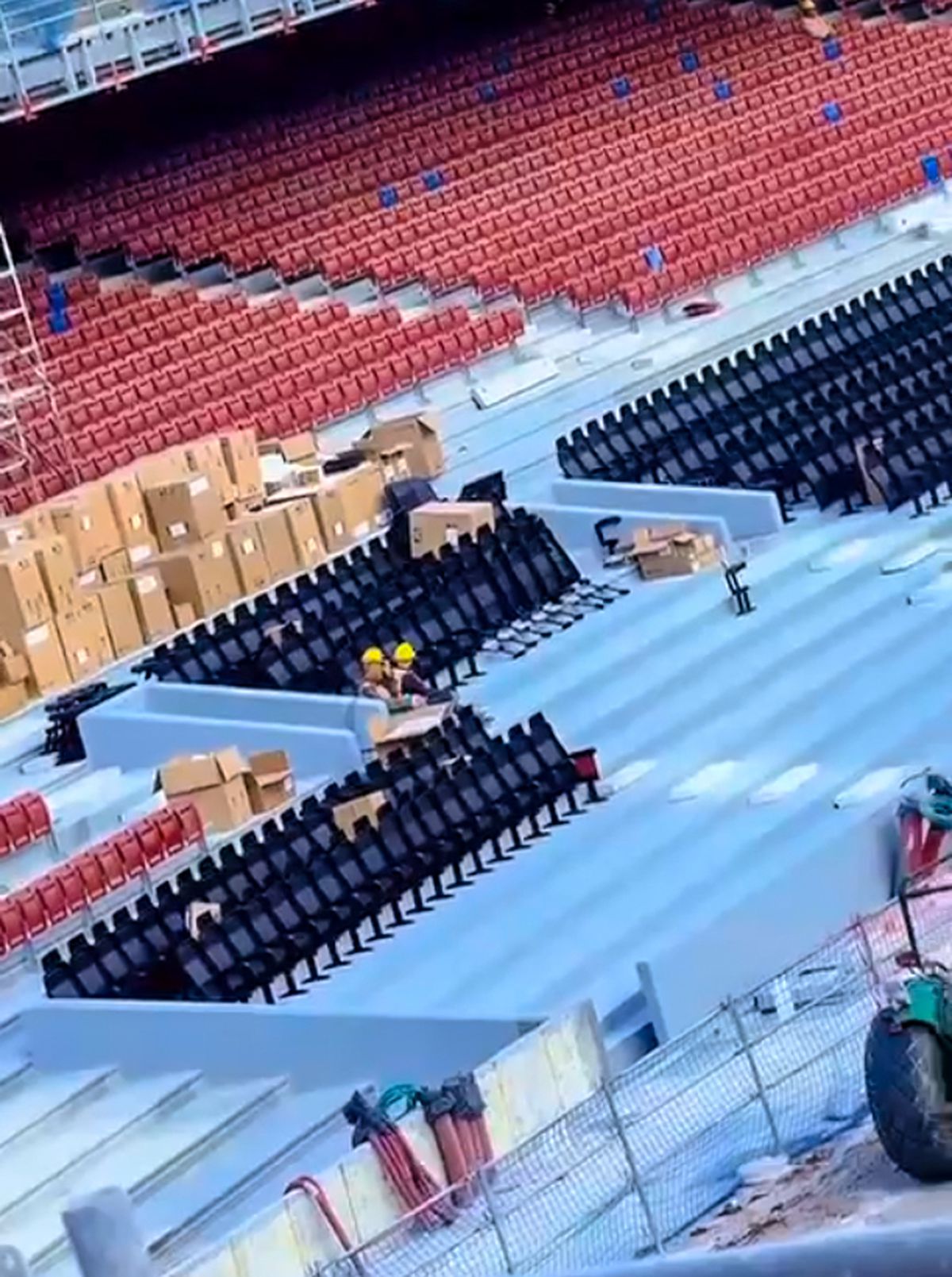 Lucrările de reconstrucție ale Spotify Camp Nou au ajuns în faza de montat gazonul