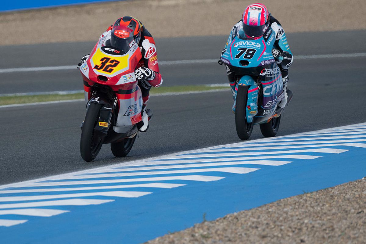 Uluitor! A căzut de două ori cu motocicleta, iar apoi a făcut un tur istoric