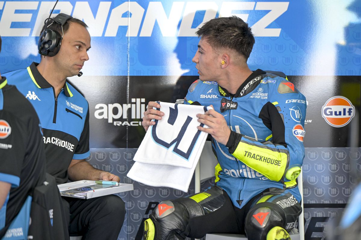 Uluitor! A căzut de două ori cu motocicleta, iar apoi a făcut un tur istoric