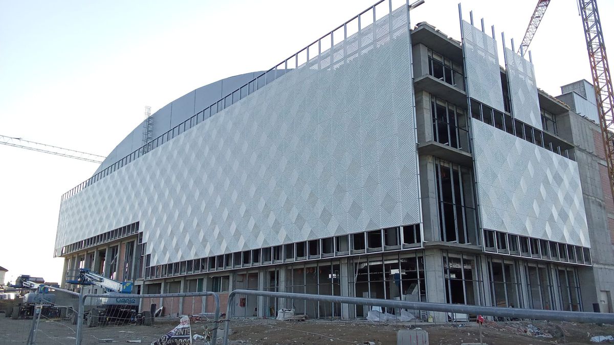 Cum arată cea mai mare Polivalentă din zona Moldovei: 35.000.000 de euro, integrare cu un Aqua Park, restanțe la utilități și plăți! Când va fi gata „bijuteria”