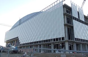 Cum arată cea mai mare Polivalentă din zona Moldovei: 35.000.000 de euro, integrare cu un Aqua Park, restanțe la utilități și plăți! Când va fi gata „bijuteria”