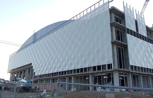 Cum arată cea mai mare Polivalentă din zona Moldovei: 35.000.000 de euro, integrare cu un Aqua Park, restanțe la utilități și plăți! Când va fi gata „bijuteria”