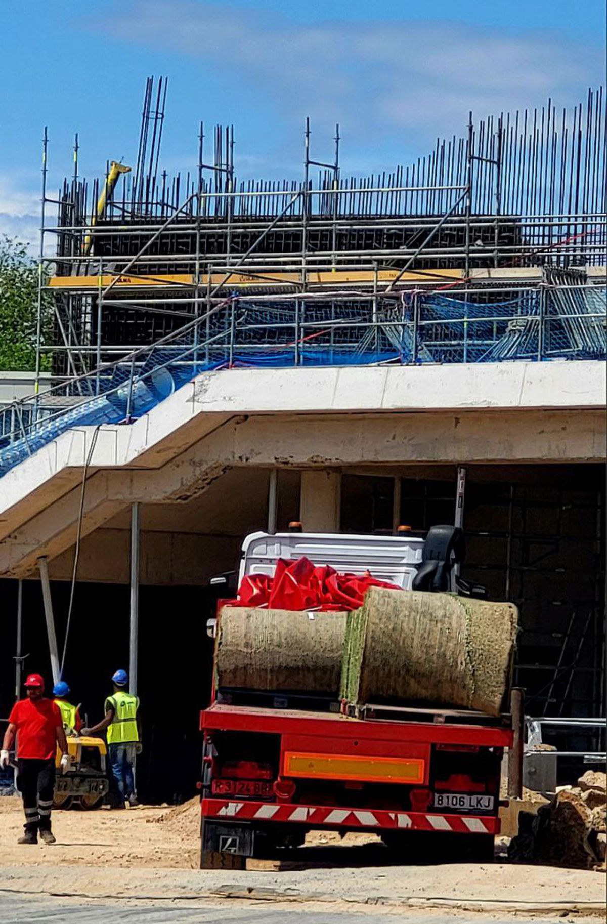 Lucrările de reconstrucție ale Spotify Camp Nou au ajuns în faza de montat gazonul