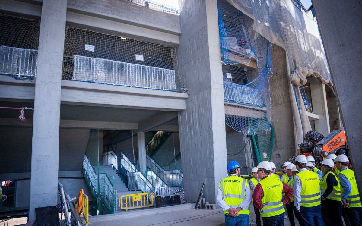 Lucrările de reconstrucție ale Spotify Camp Nou au ajuns în faza de montat gazonul