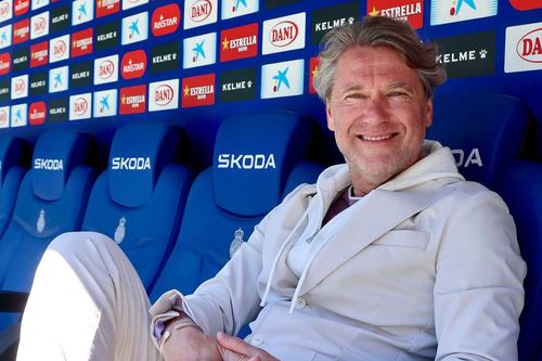 Florin Răducioiu în vizită la Espanyol / Foto: Instagram