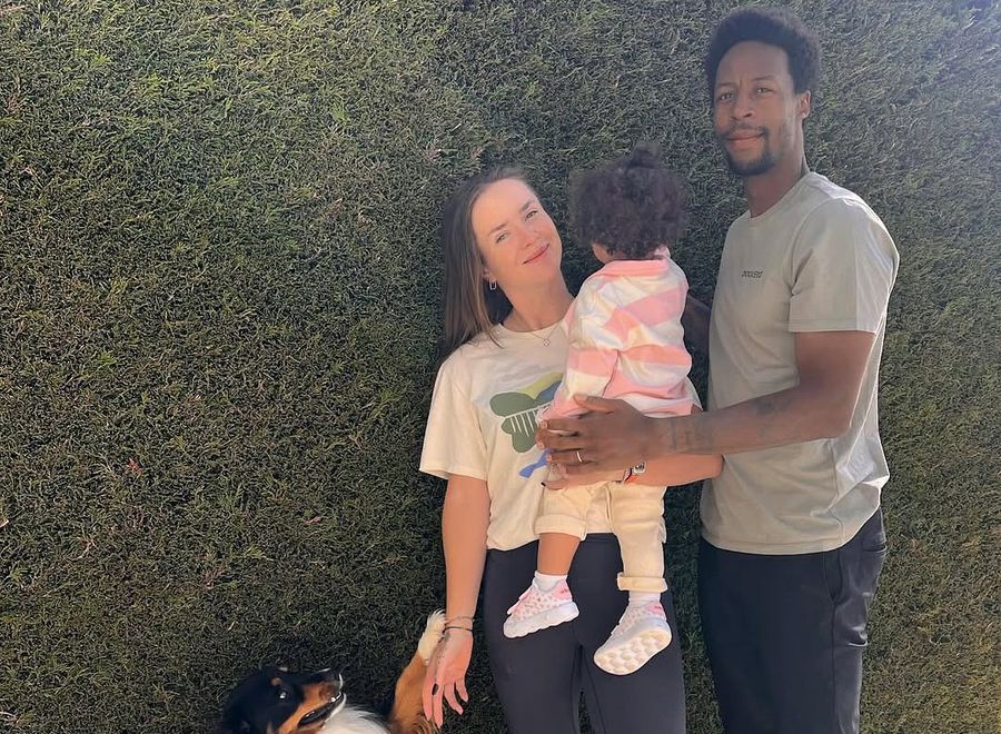 Elina Svitolina, Gael Monfils și fiica lor, Skai Foto: Instagram Elina Svitolina, semifinalistă la Australian Open, și pauza luată anul trecut: „Mi-ar fi fost greu să nu o am pe Skai cu mine”