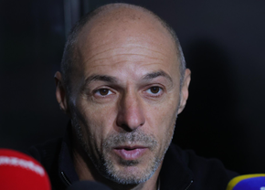 Nimeni nu a scăpat de supărarea lui Andone: „Nu mă interesează giumbușlucurile lui” + S-a luat de noul transfer: „Nu e ce îmi doream”